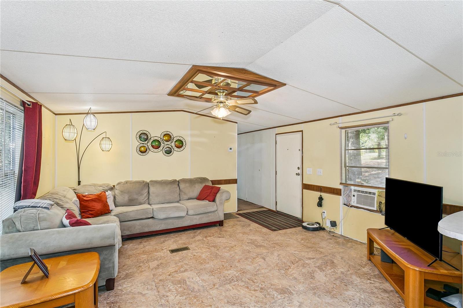 2323 Camors Rd Property Photo 4