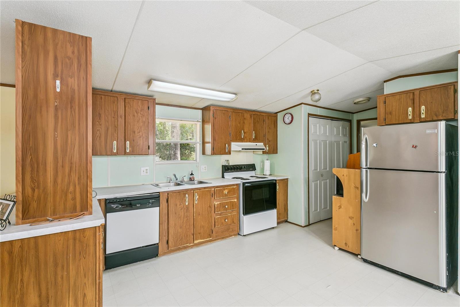 2323 Camors Rd Property Photo 11