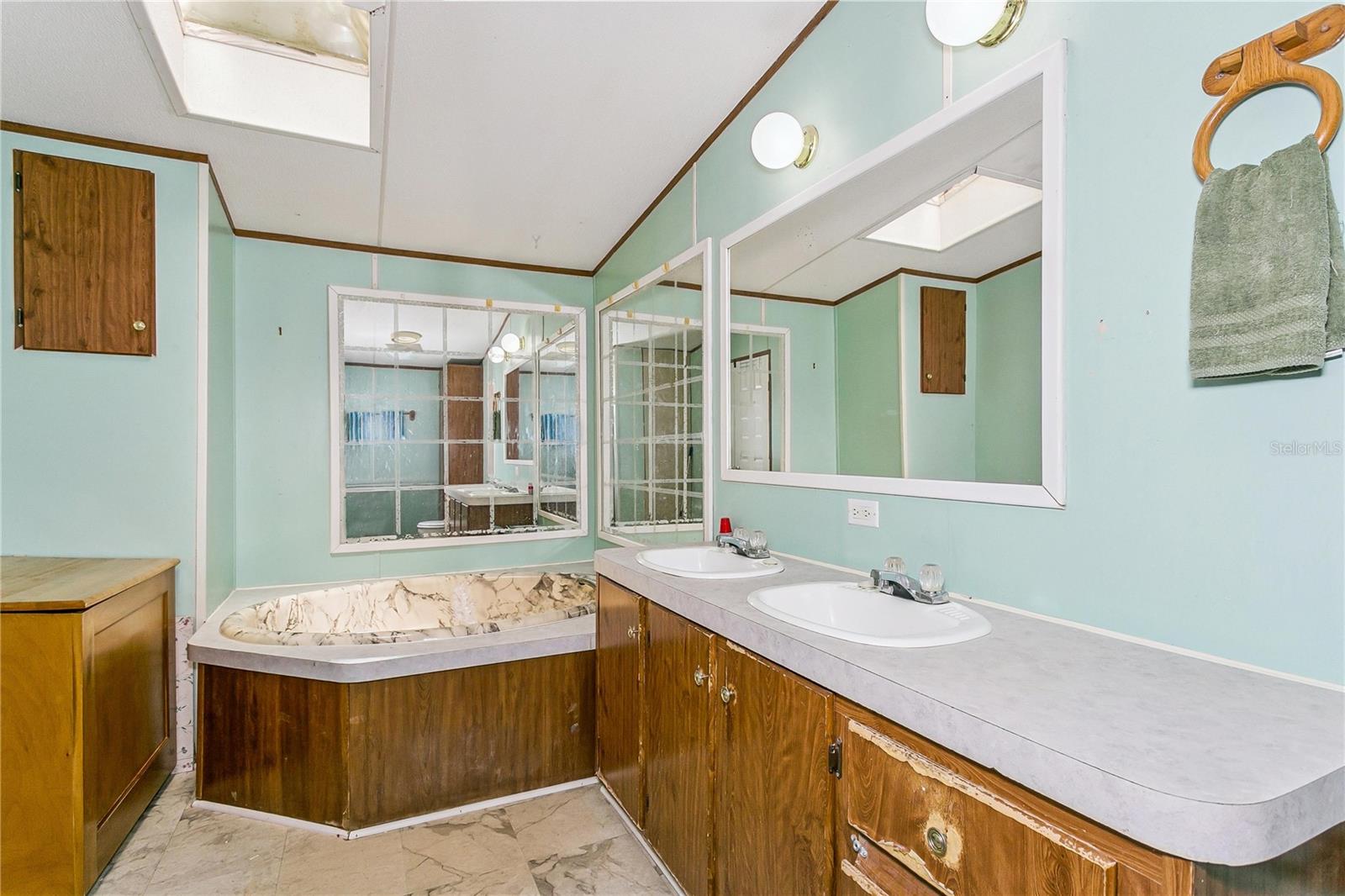 2323 Camors Rd Property Photo 21