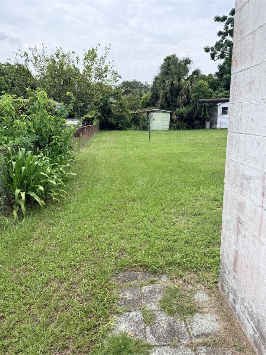 2709 S Shine Ave Property Photo 4