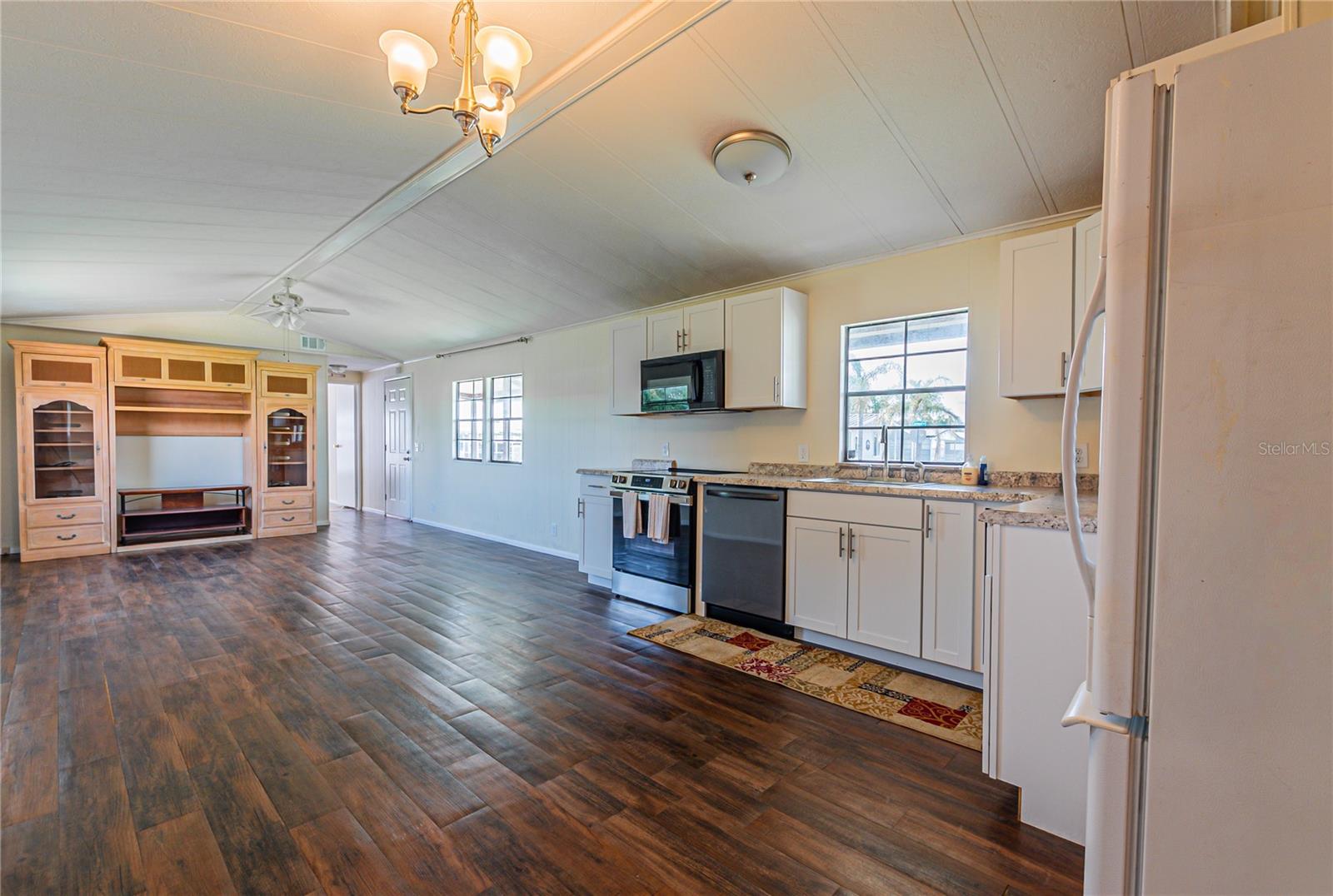 36301 Coronet Way Property Photo 9