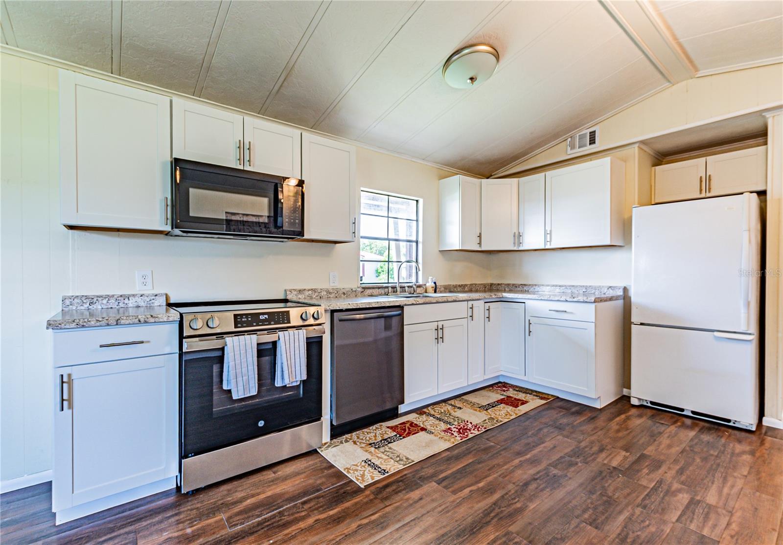 36301 Coronet Way Property Photo 11