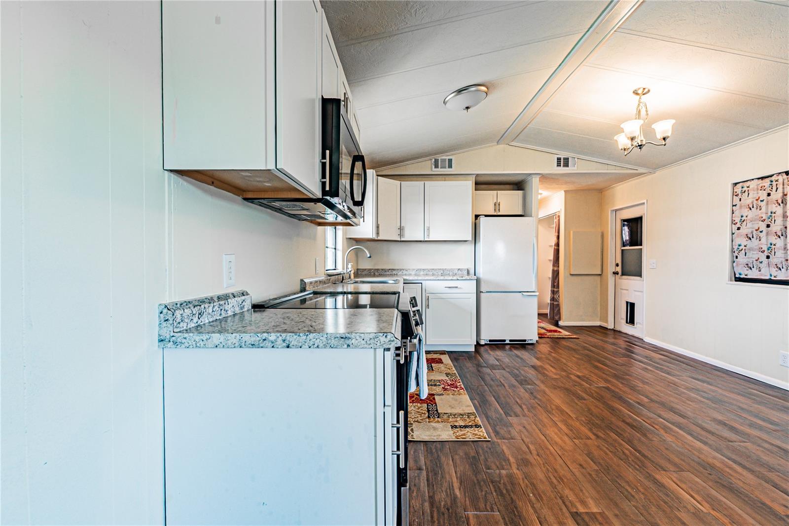 36301 Coronet Way Property Photo 13