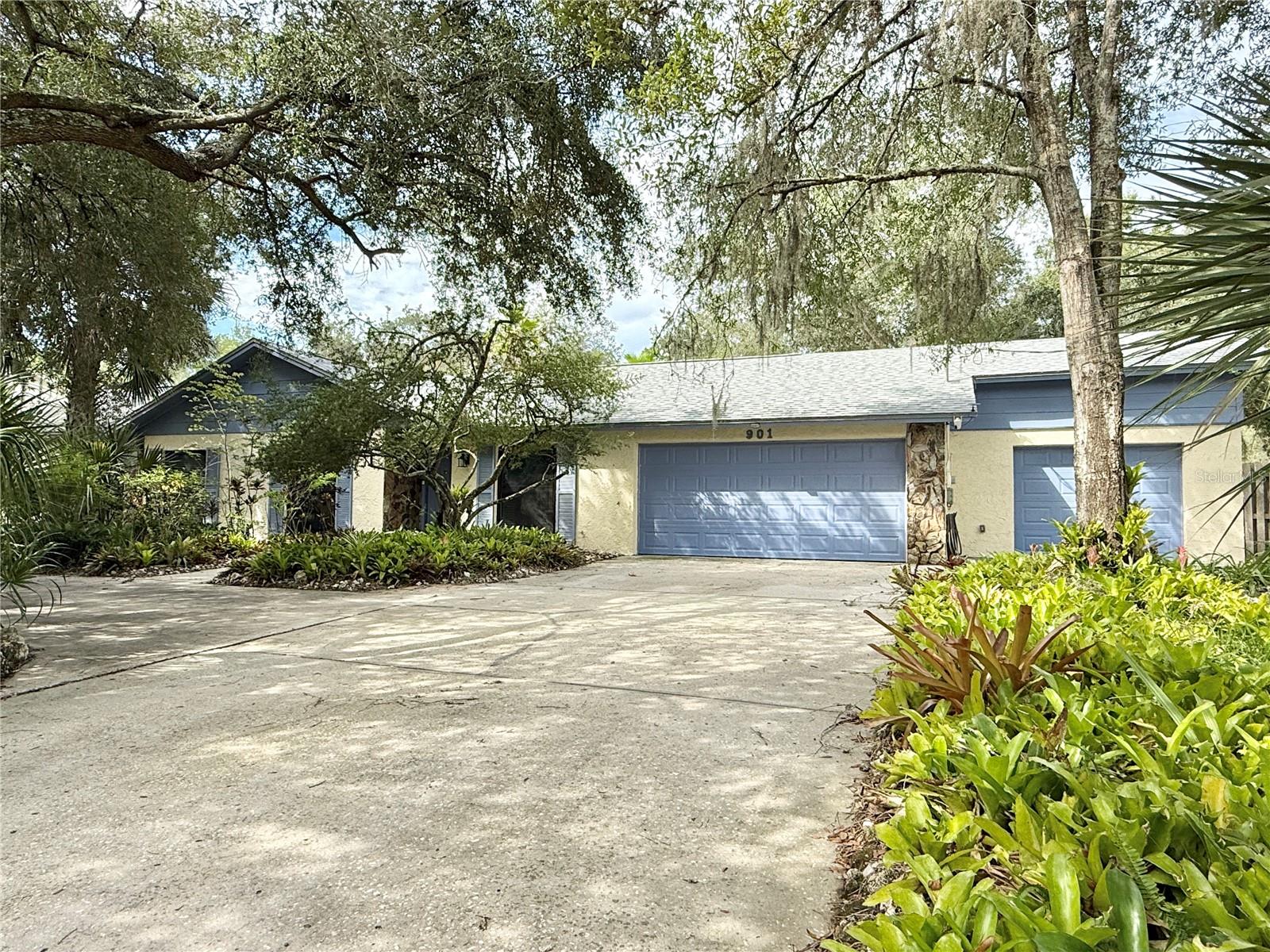 901 W River Dr Property Photo