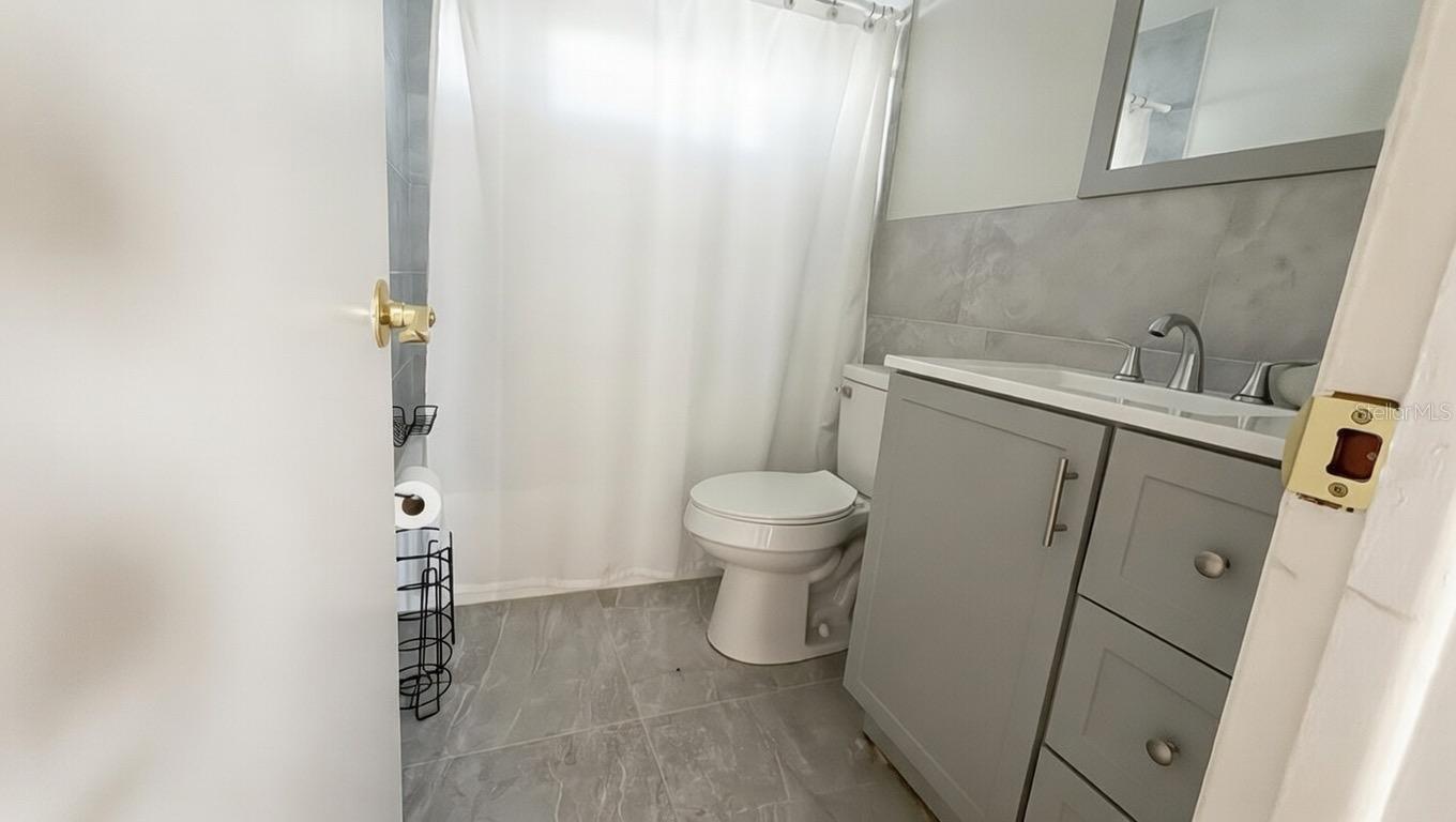 4033 Newcastle Dr Property Photo 5