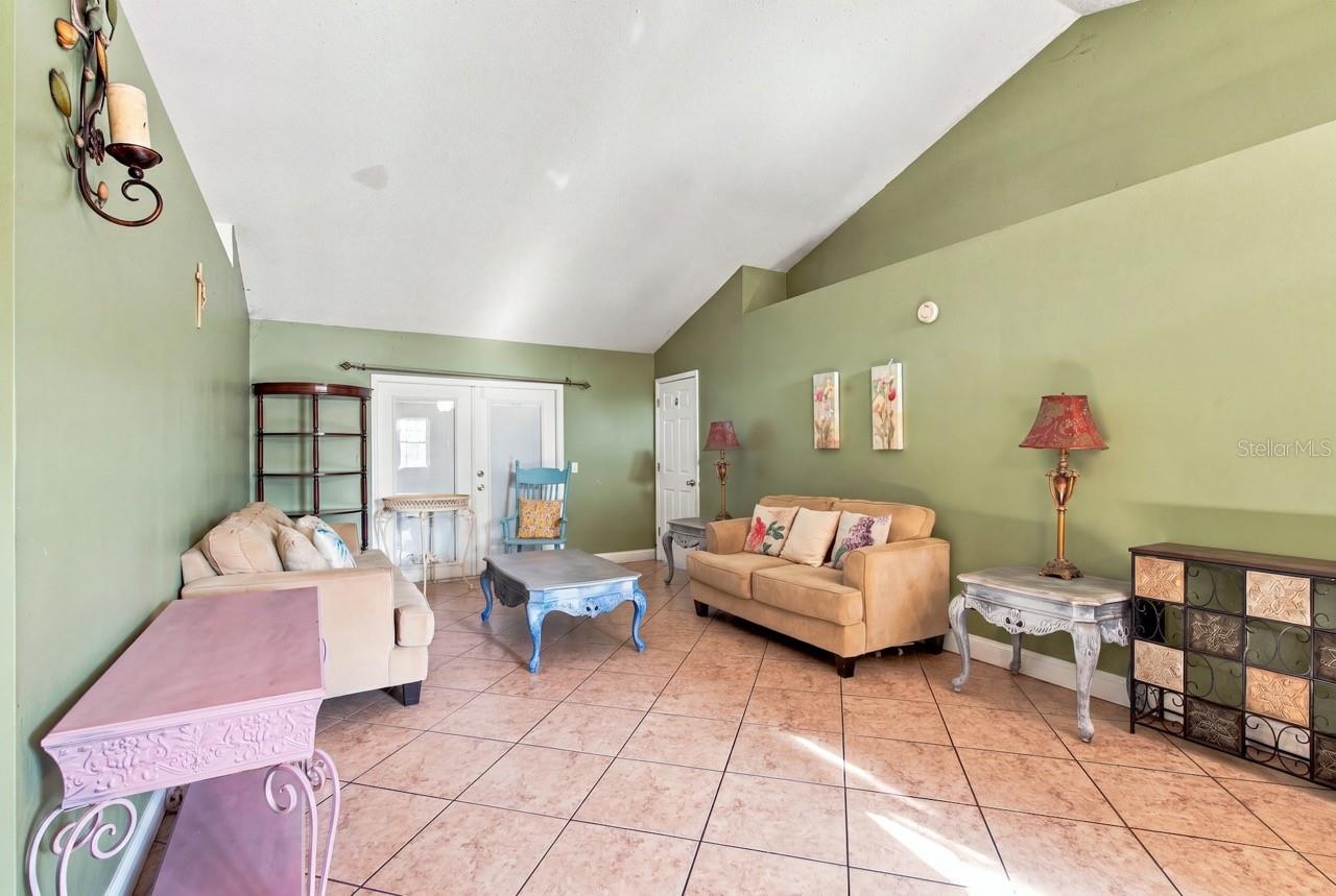207 Limona Rd Property Photo 7