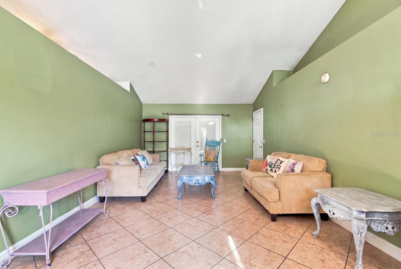 207 Limona Rd Property Photo 9