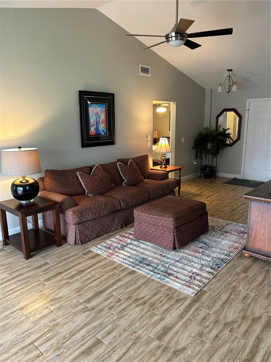 13236 Molitor Ct Property Photo 3