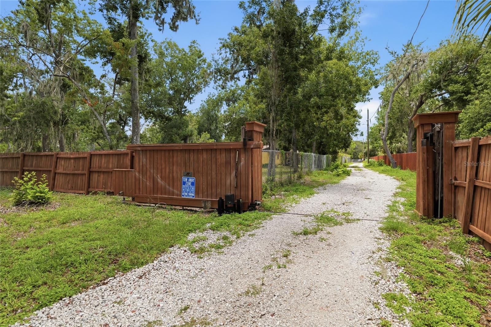 7210 Valrie Ln Property Photo 4