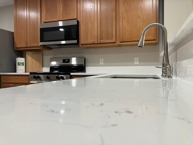 6922 Hawthorne Trace Ln Property Photo 5