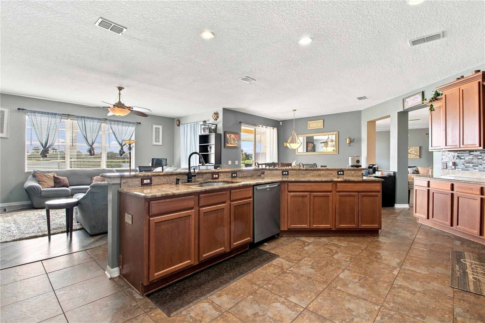 5321 Sandy Shell Dr Property Photo 8