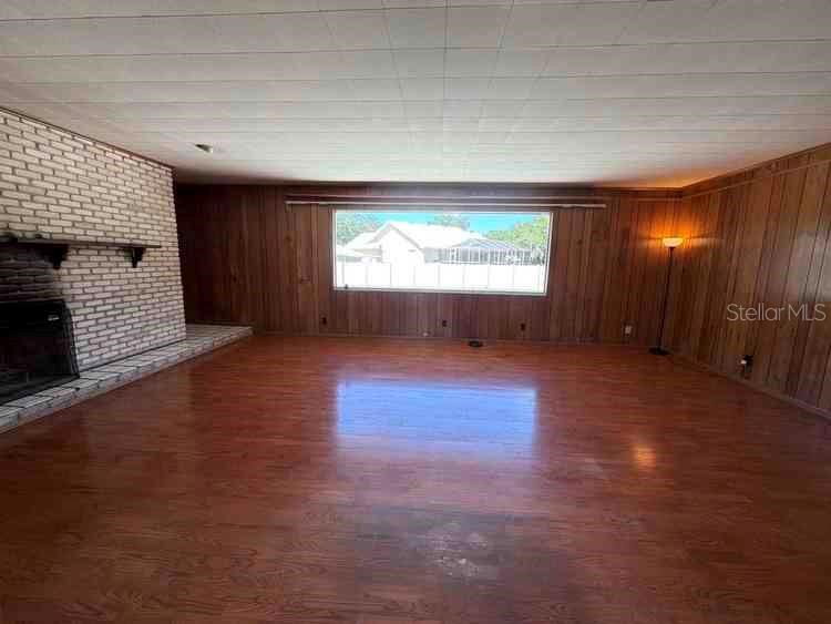 TB8541574 Property Photo 2