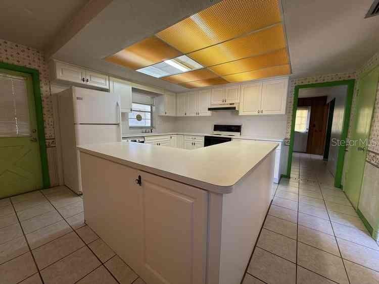 TB8541574 Property Photo 4