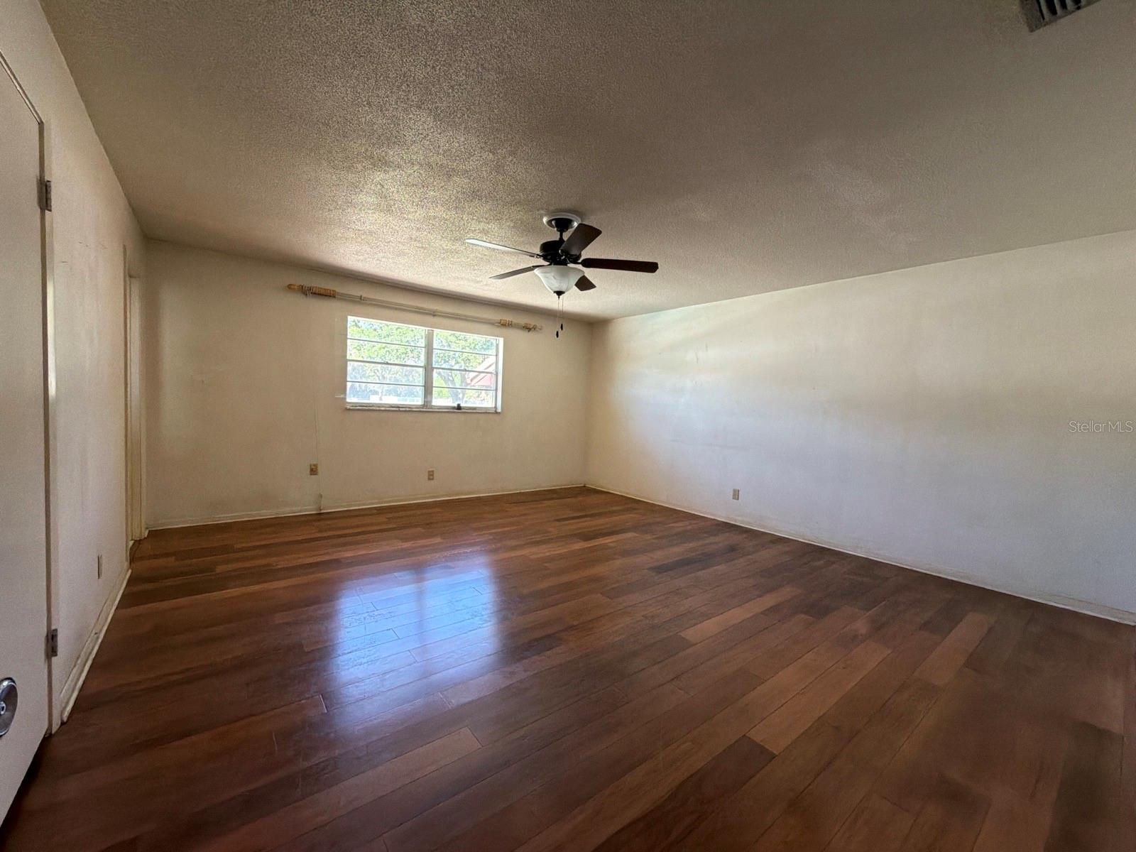 TB8541574 Property Photo 5