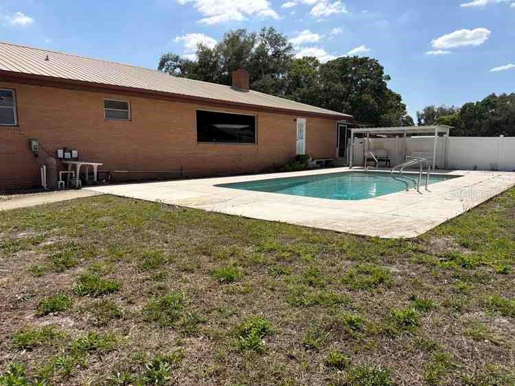 TB8541574 Property Photo 12