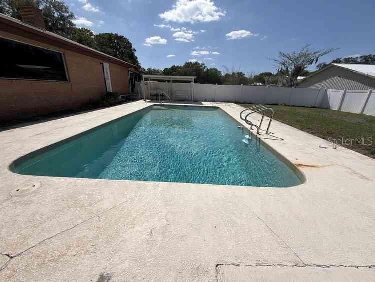 TB8541574 Property Photo 13