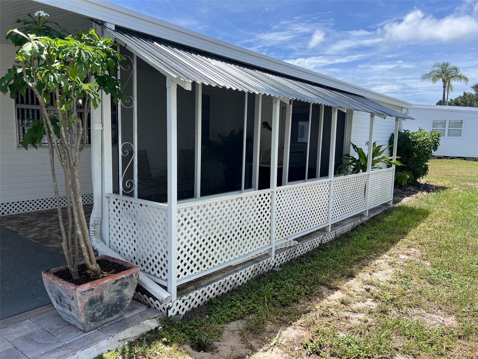 845 Cane Palm St Property Photo 3