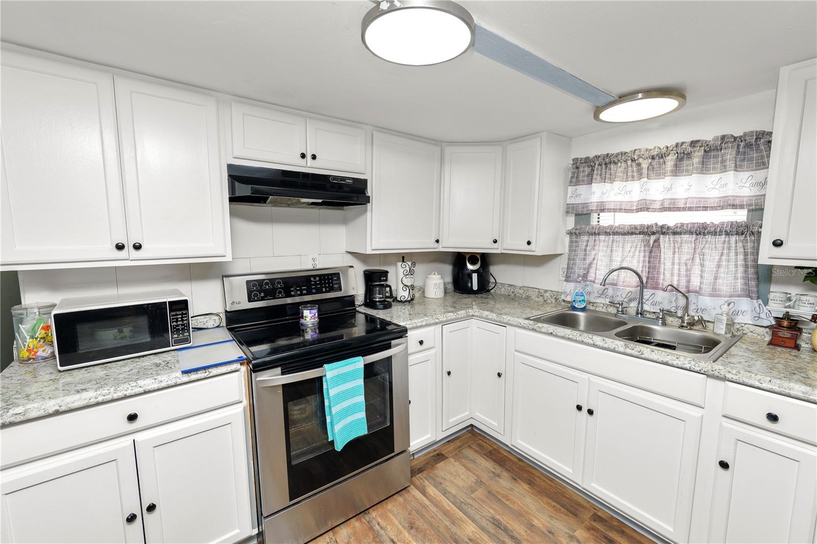 1111 S Terry Ave Property Photo 3
