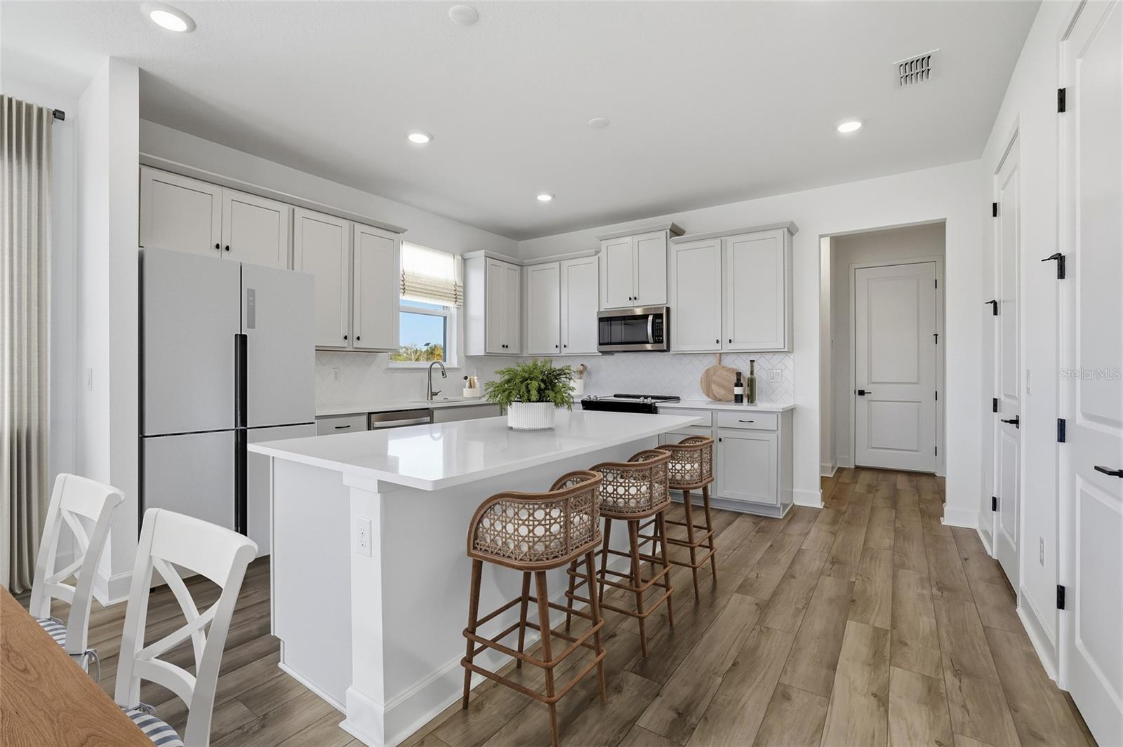 2015 Amelia Bay Pl Property Photo 4