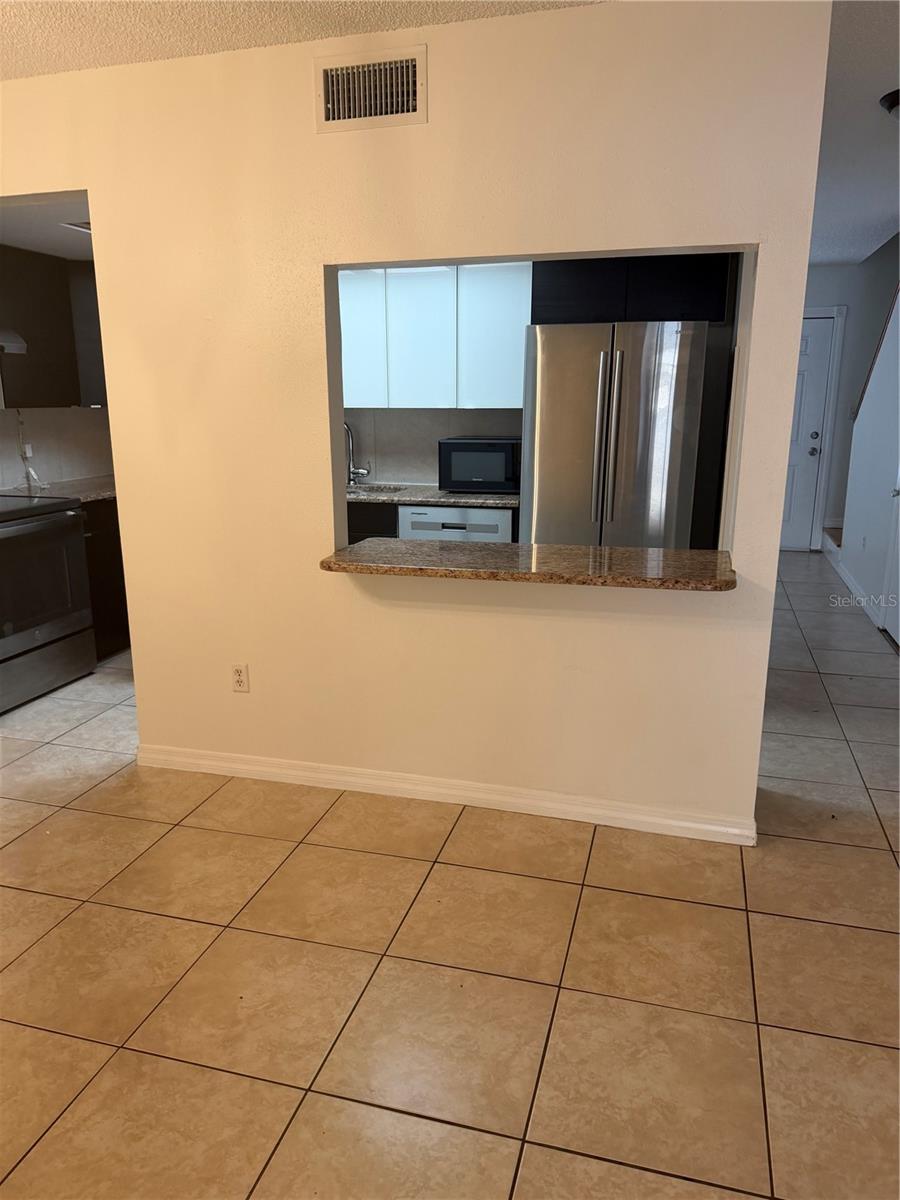 208 S Malcolm Ct Property Photo 4
