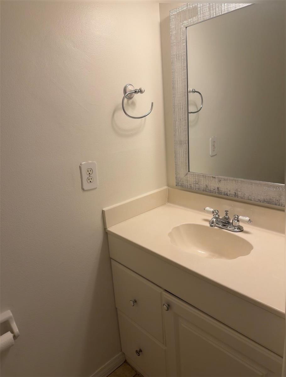 208 S Malcolm Ct Property Photo 6