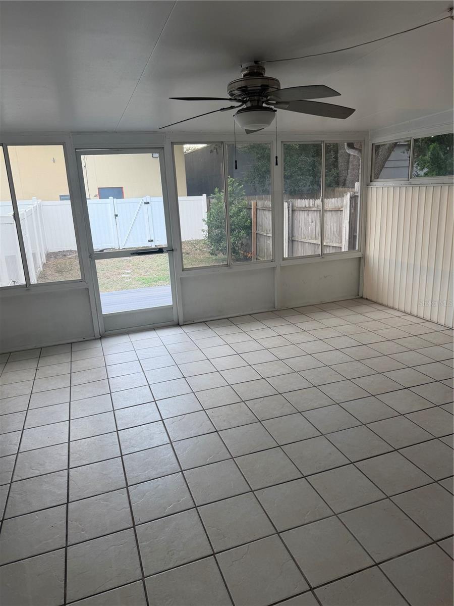 208 S Malcolm Ct Property Photo 8
