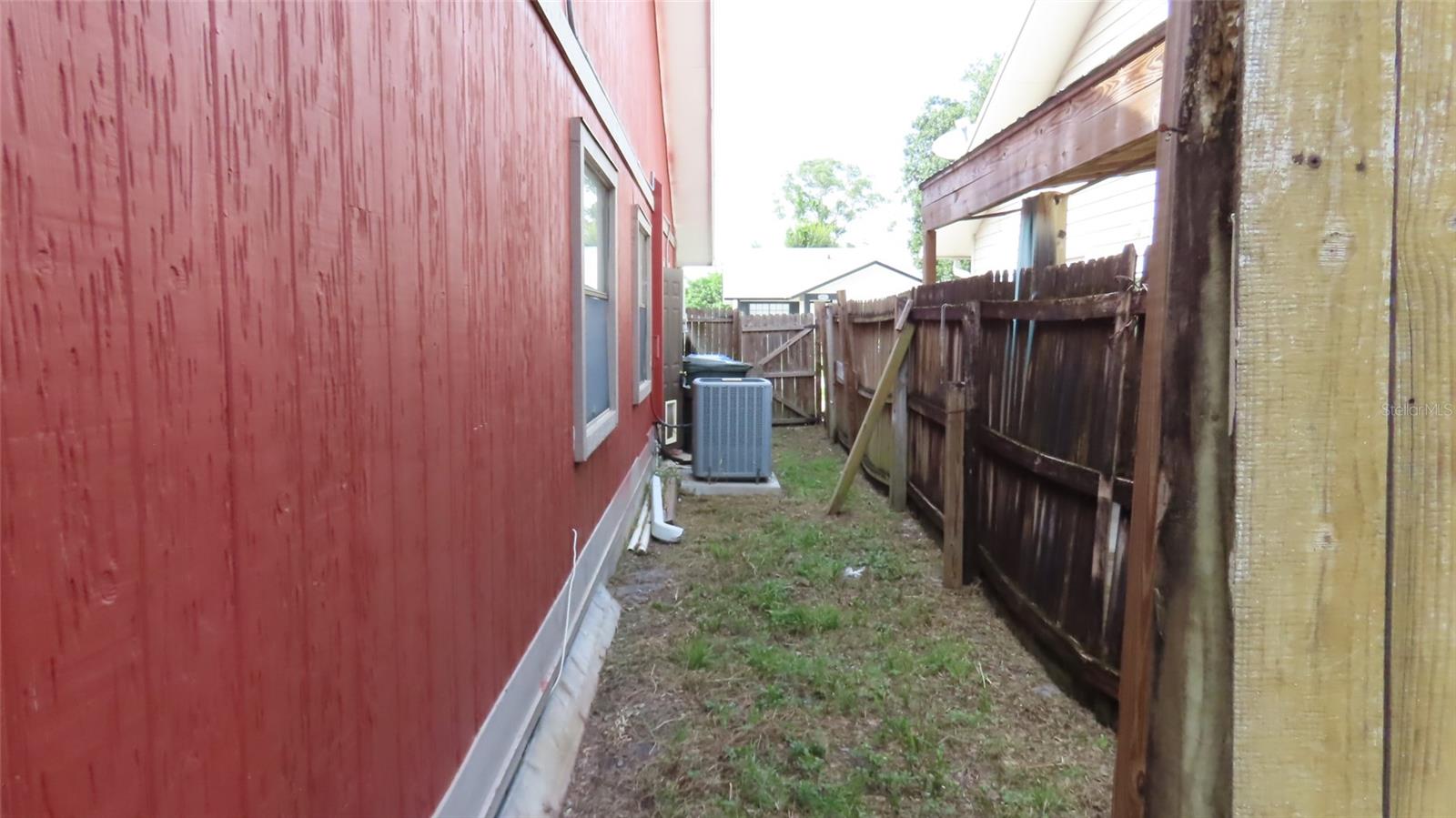 3326 Whispering Dr N Property Photo 5
