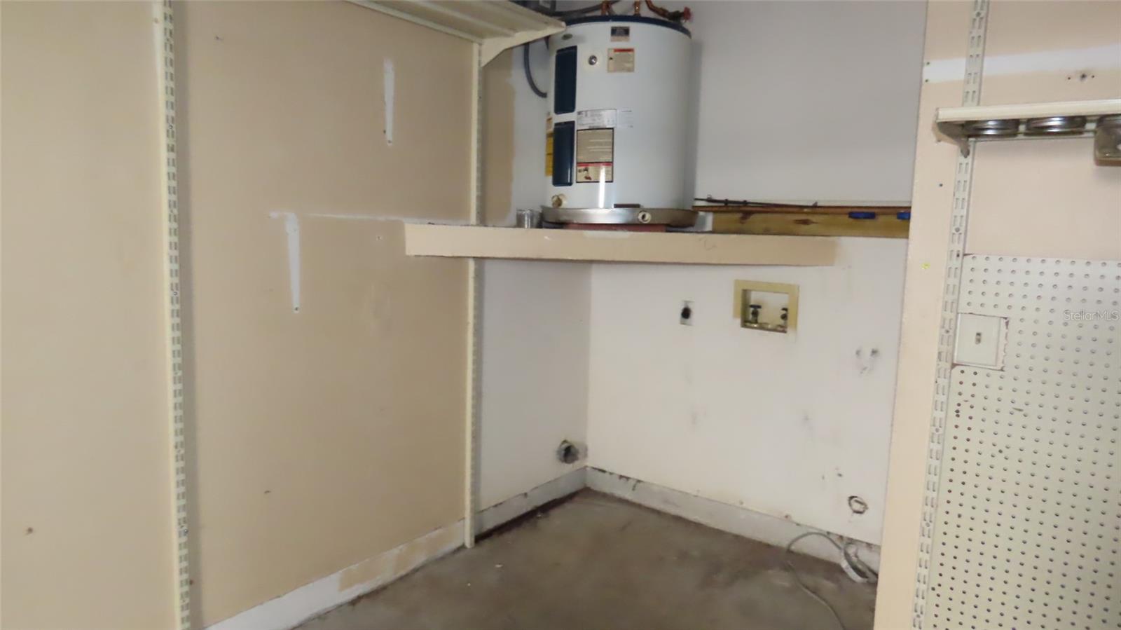 3326 Whispering Dr N Property Photo 6