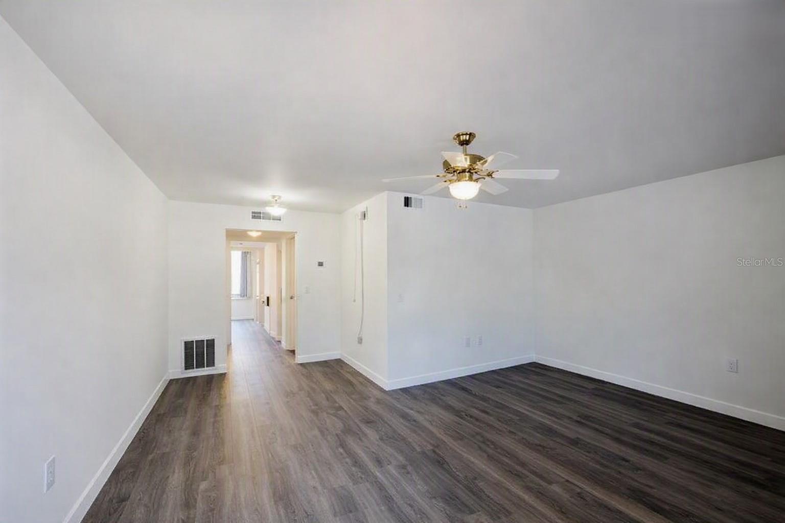 911 Washington Ave #209 Property Photo 2