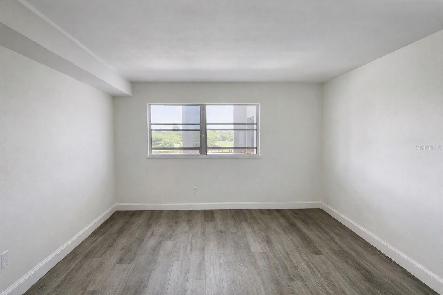 911 Washington Ave #209 Property Photo 4