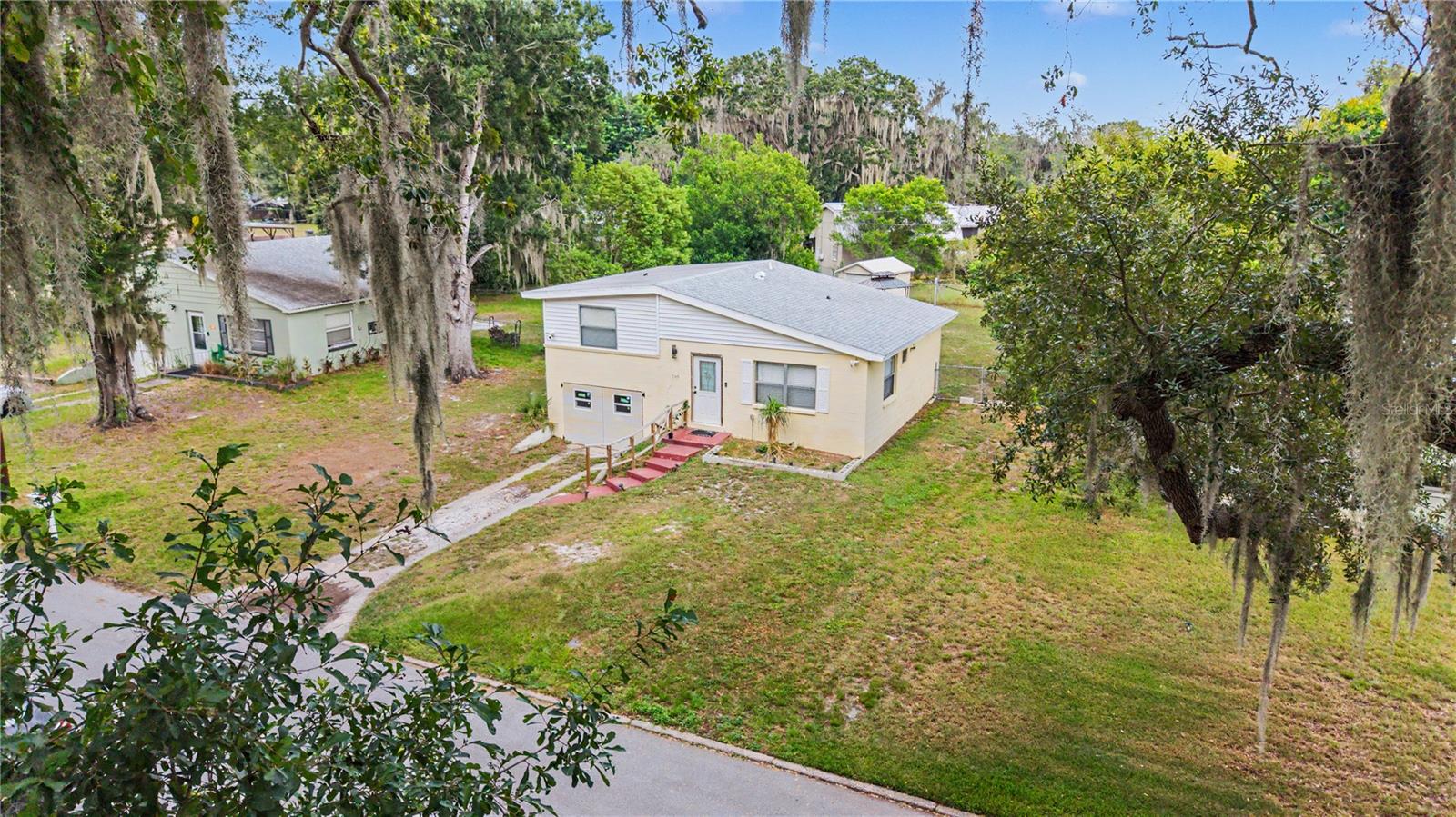 305 Cordova Rd Property Photo 3