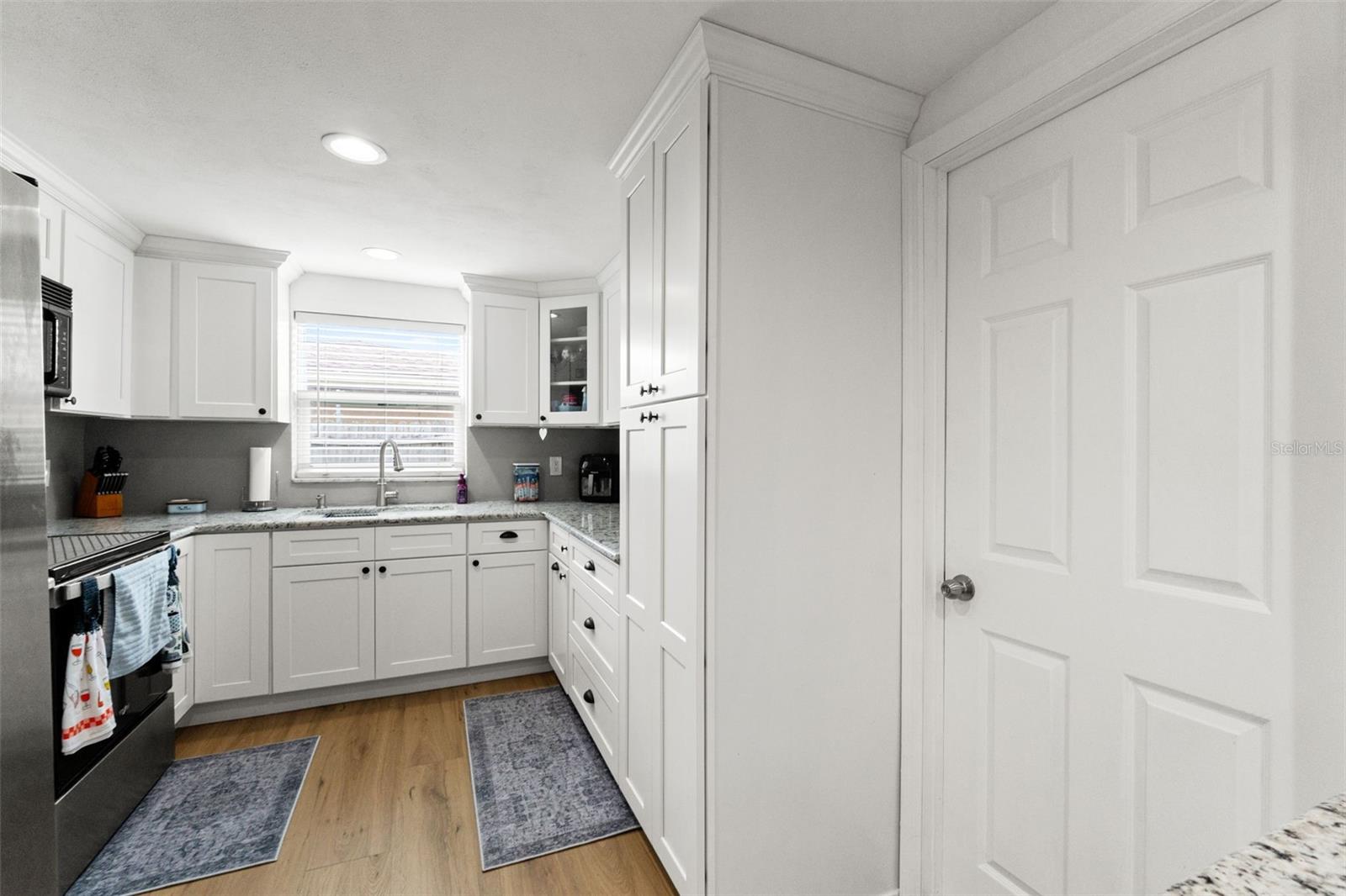 9135 Hermitage Ln Property Photo 10