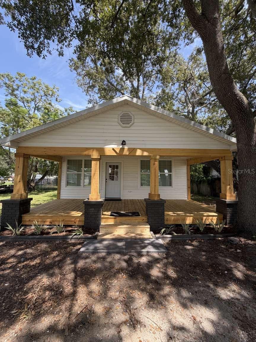 10120 ALAFIA ST Property Photo 1