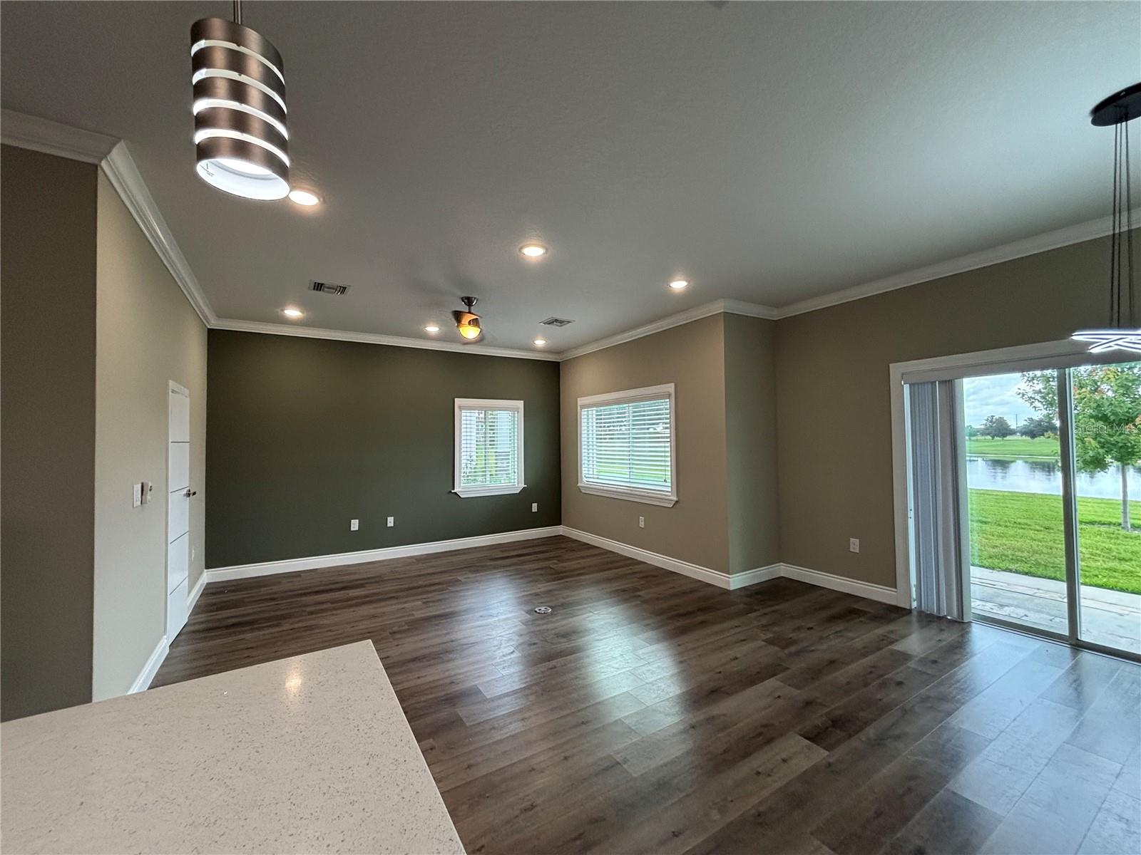 2045 Greenbriar Ter Property Photo 7