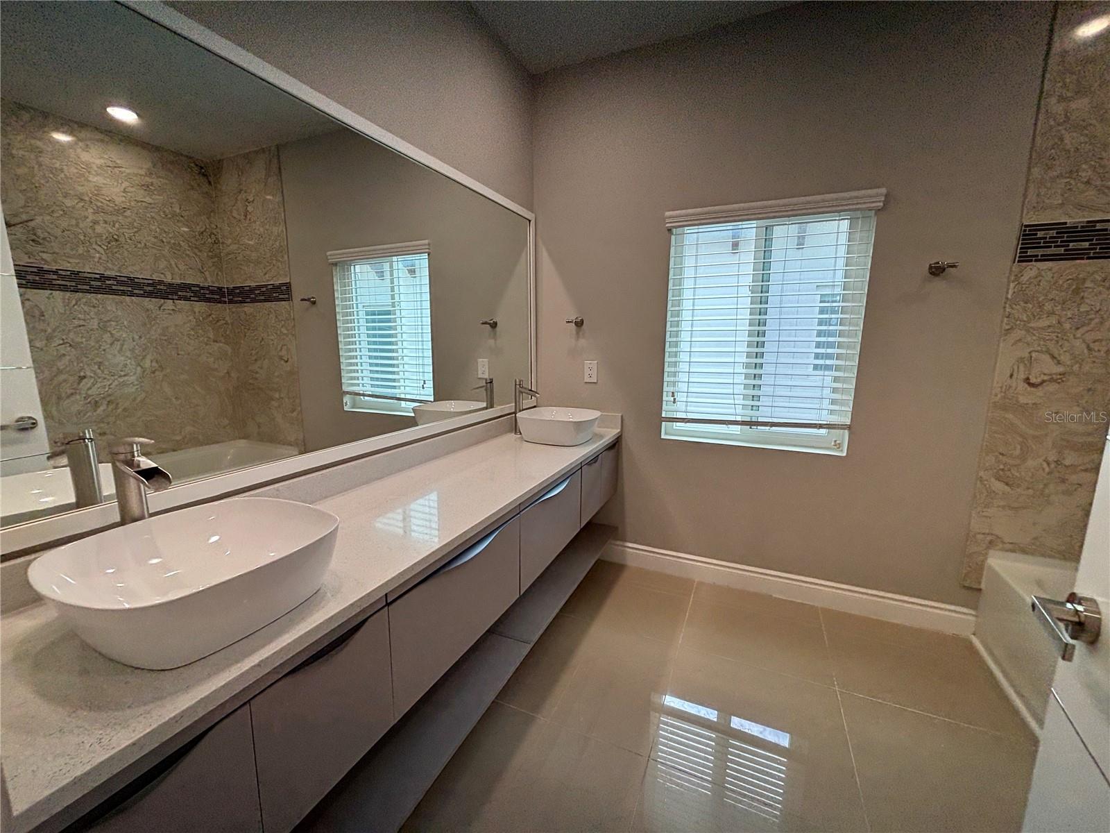 2045 Greenbriar Ter Property Photo 18