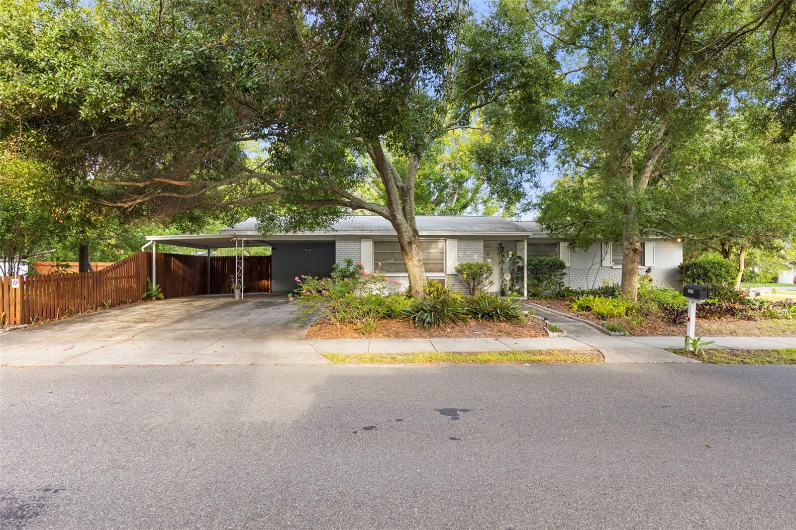 5801 S Lois Ave Property Photo 1