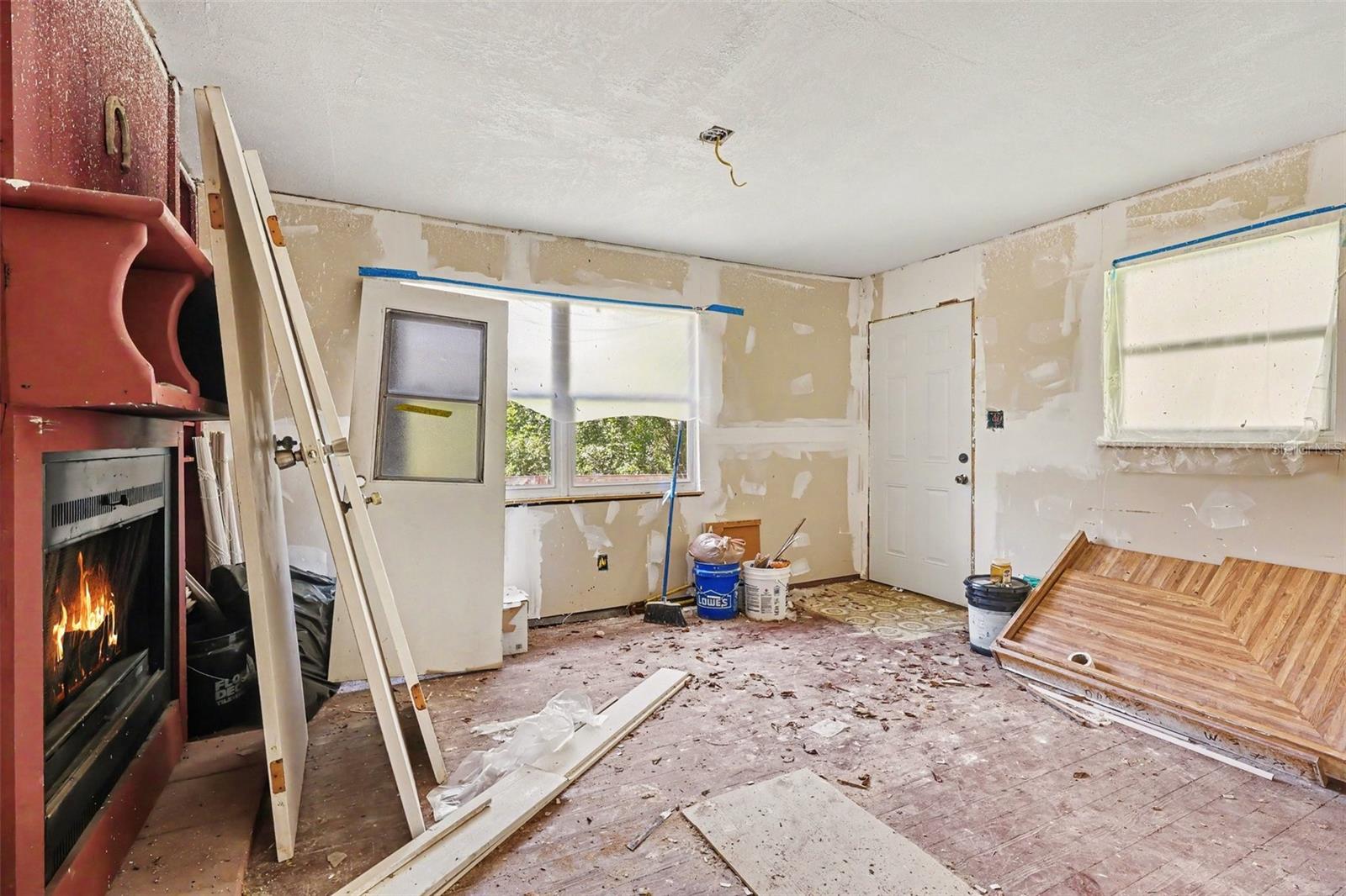 4195 E Railroad Ave Property Photo 3