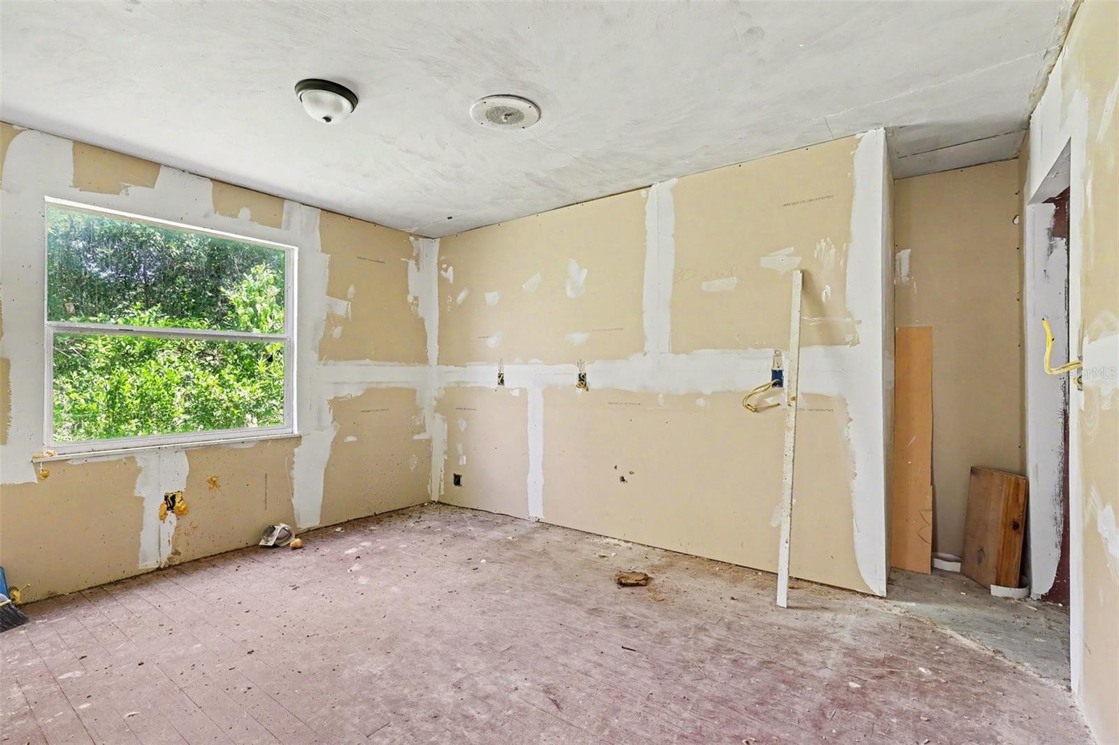 4195 E Railroad Ave Property Photo 7