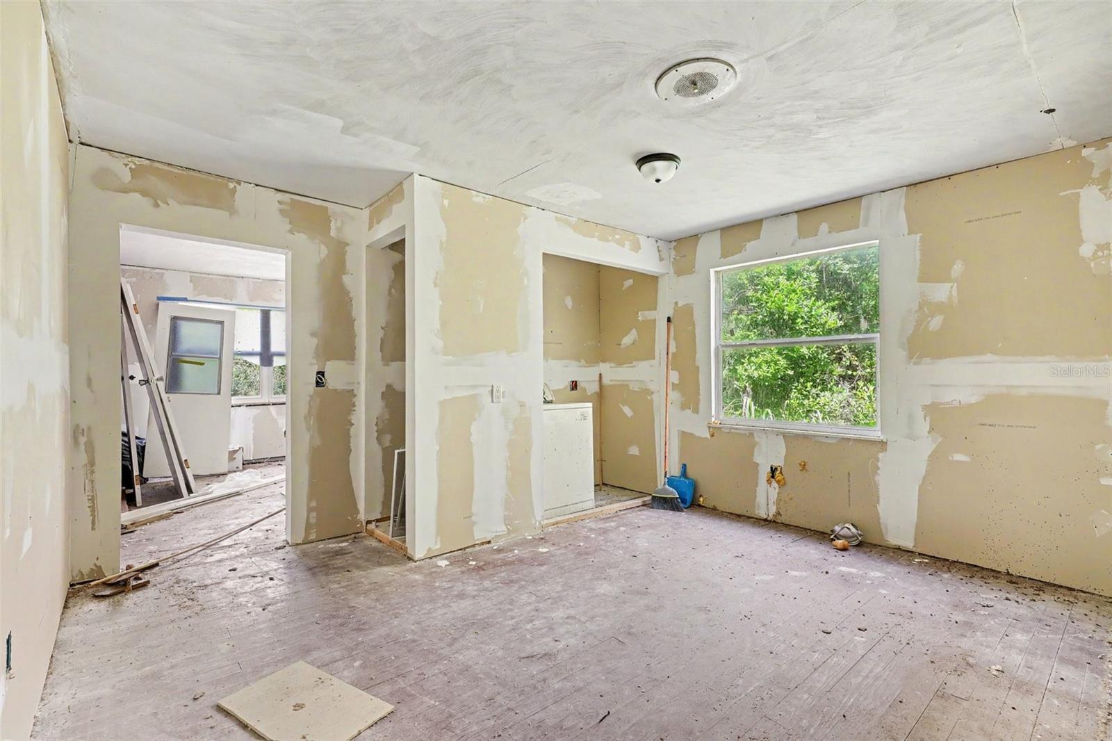 4195 E Railroad Ave Property Photo 9