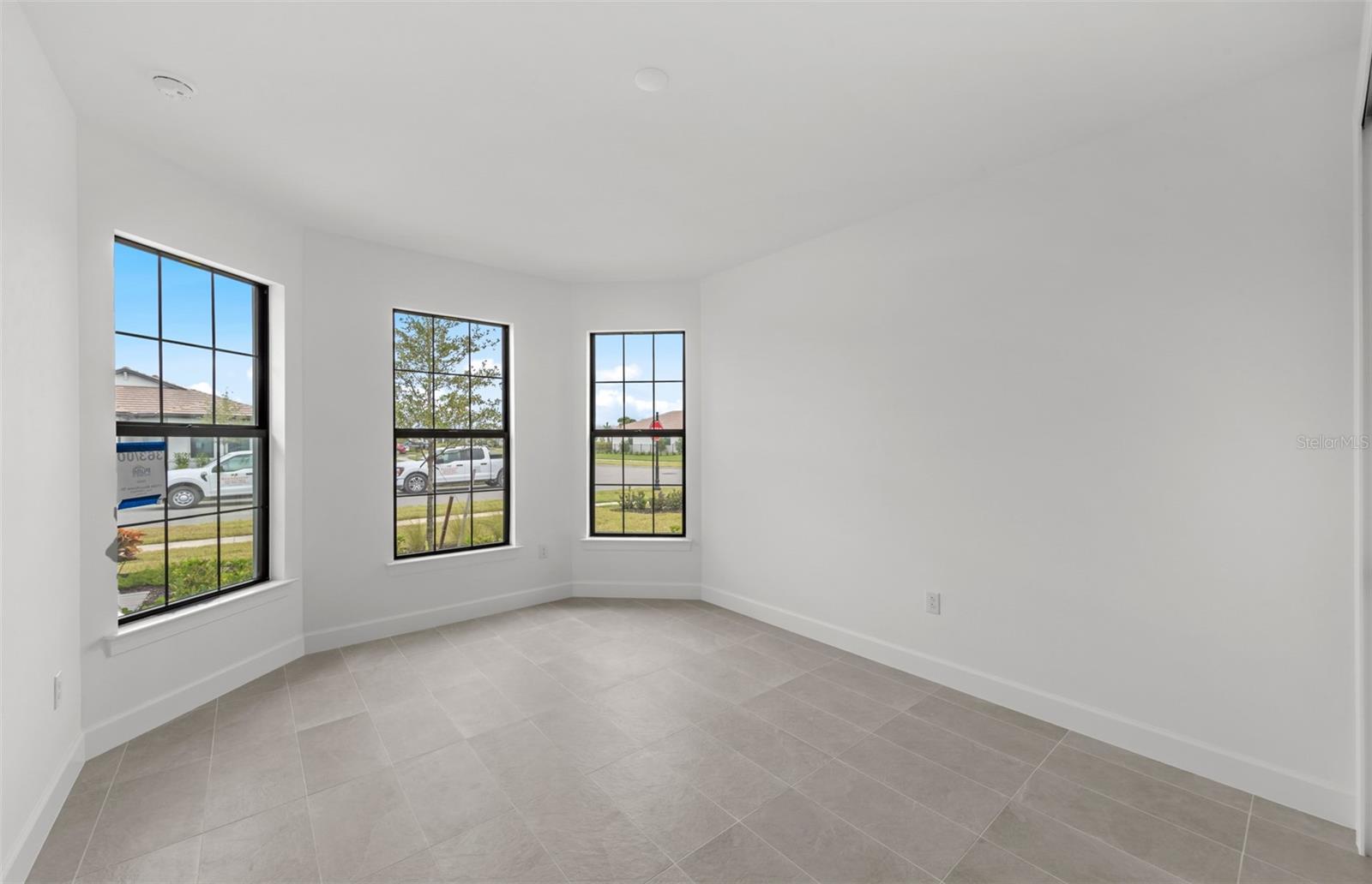 10827 Sun Drop St Property Photo 5