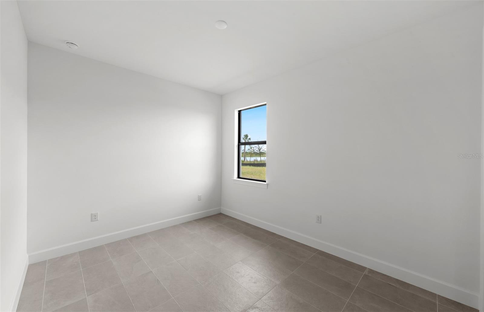 10827 Sun Drop St Property Photo 8