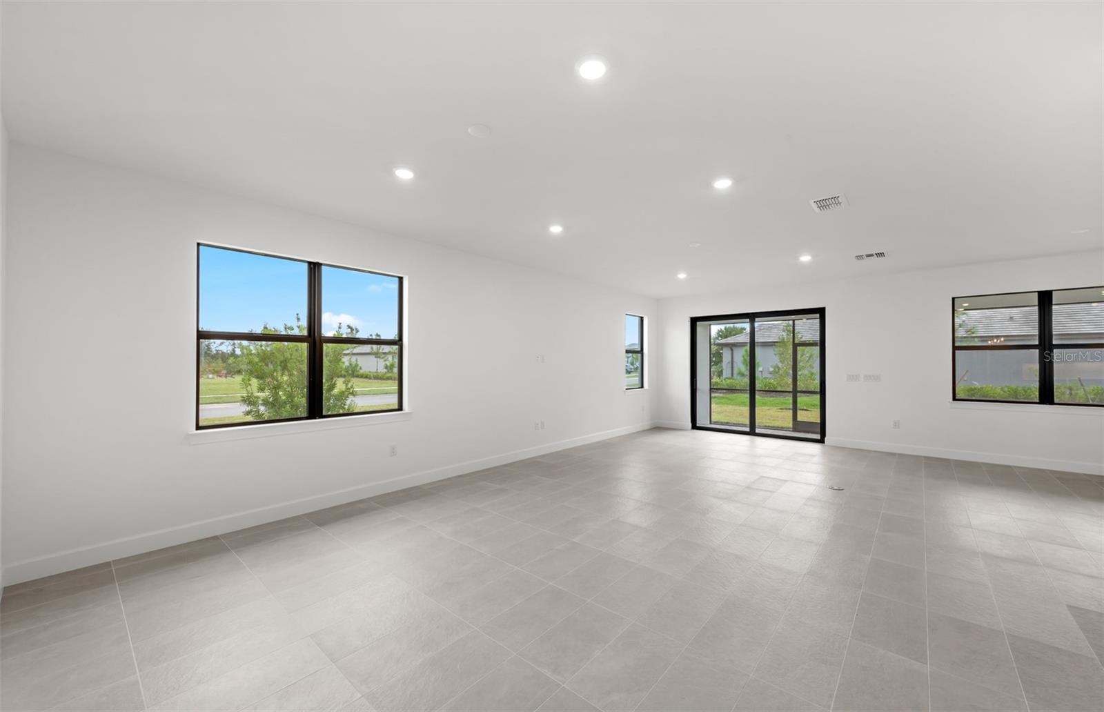 10827 Sun Drop St Property Photo 10