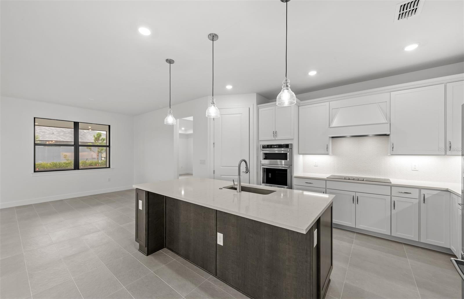 10827 Sun Drop St Property Photo 17