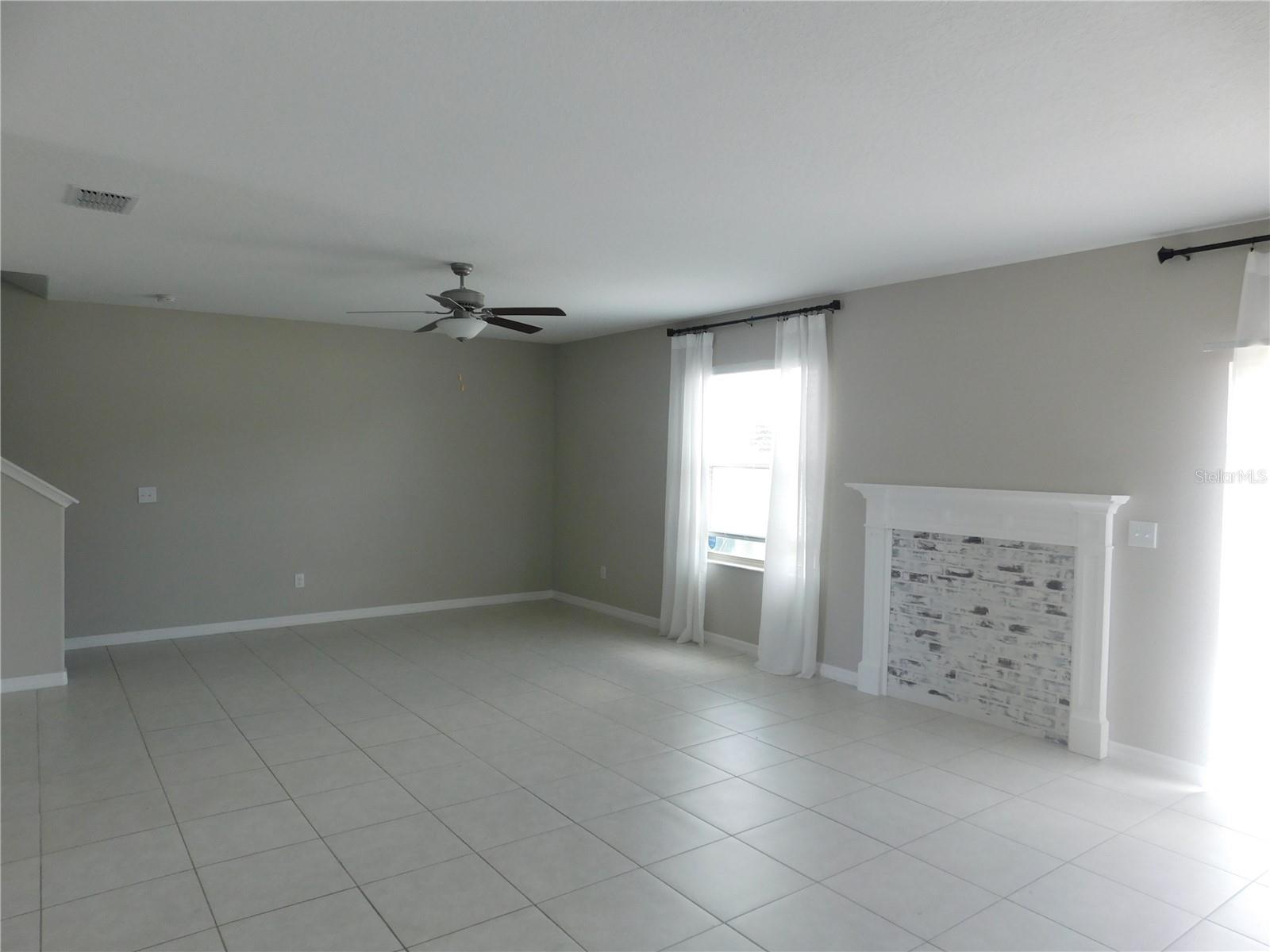 238 Argyll Dr Property Photo 2