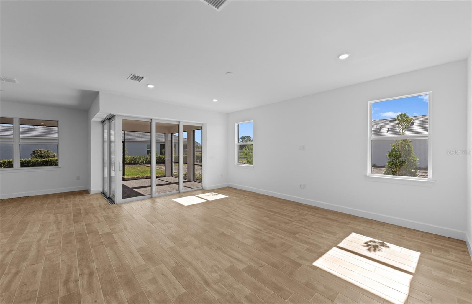 17086 Moonflower Dr Property Photo 6