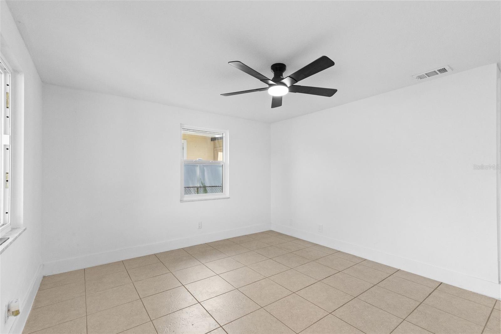 1523 W Broad St Property Photo 3