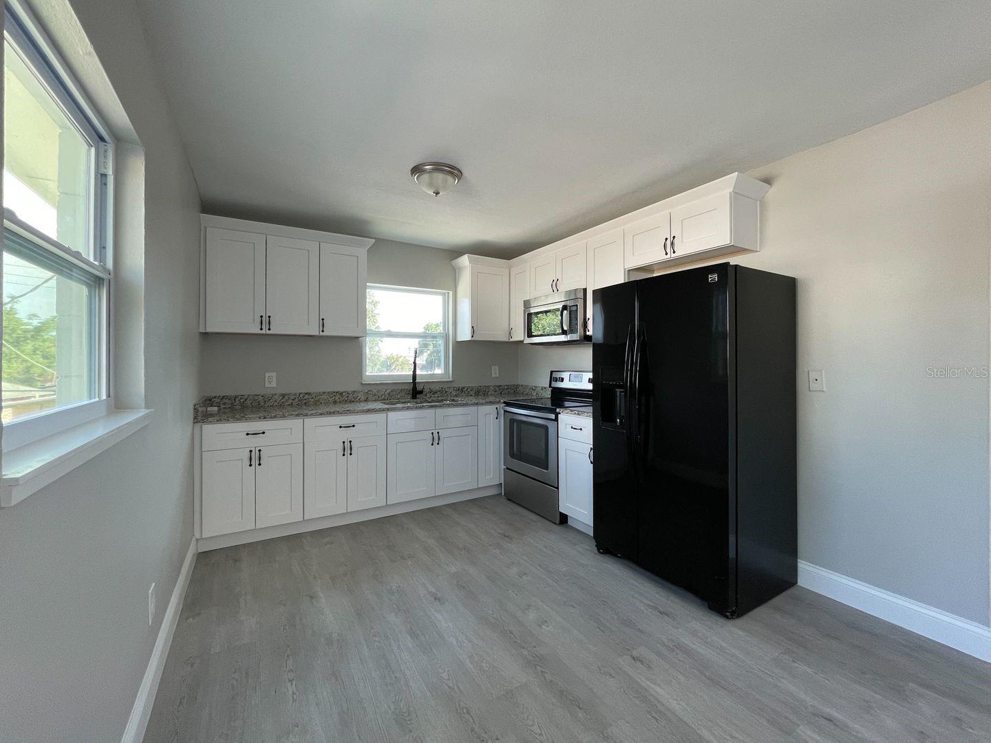 2704 E Columbus Dr #c Property Photo 3