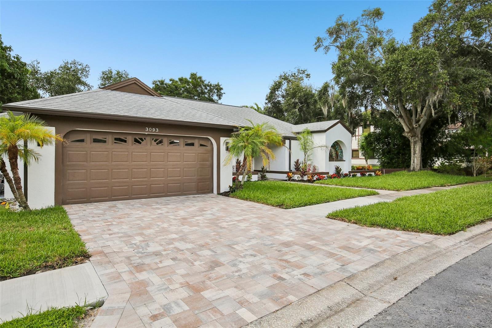 3093 Crest Dr Property Photo 2