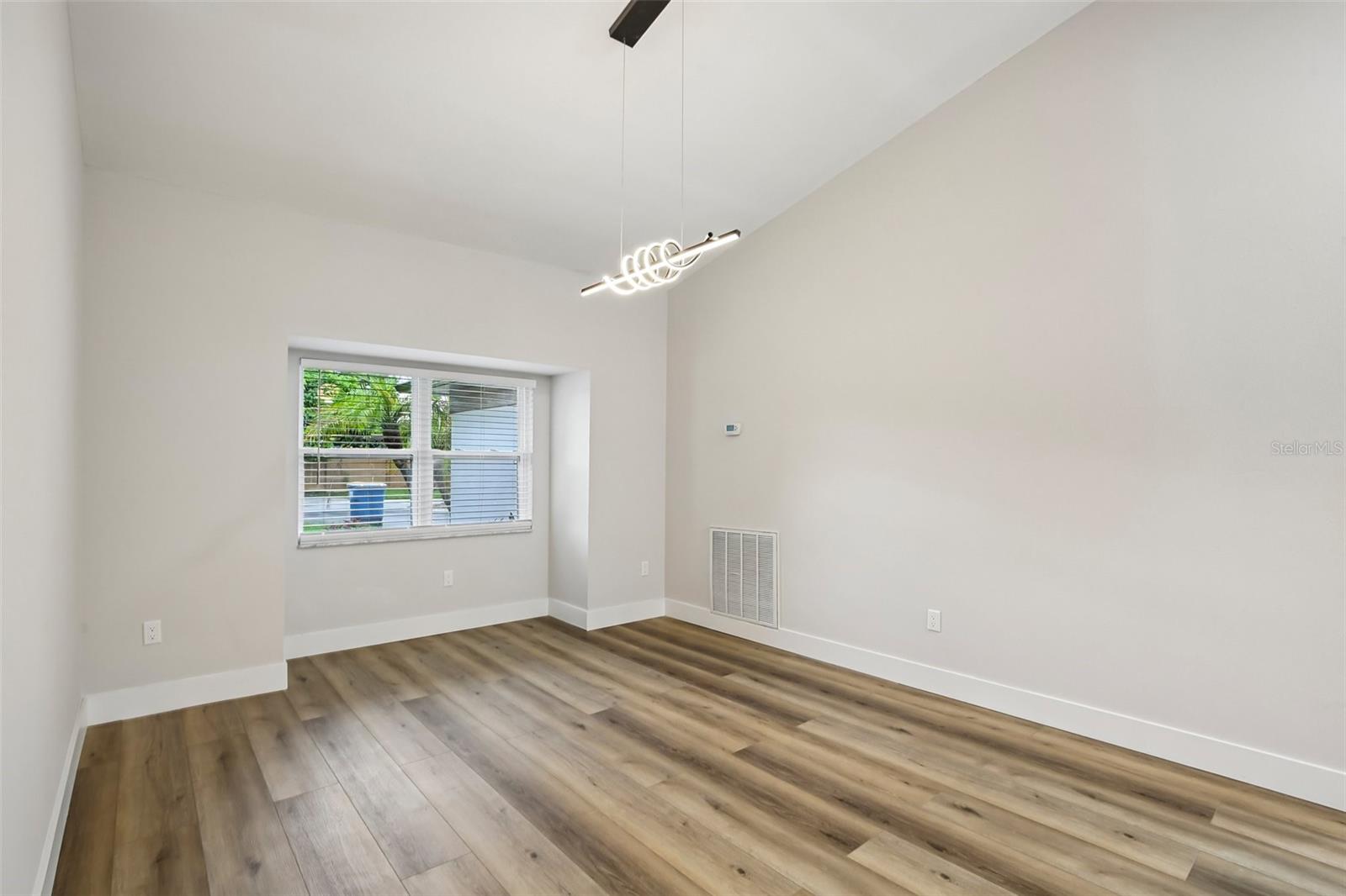 3093 Crest Dr Property Photo 4