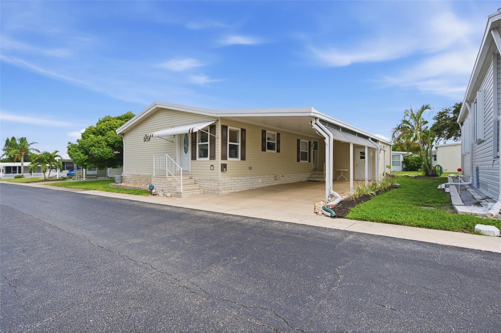 7 FRANGIPANI CIR Property Photo 1
